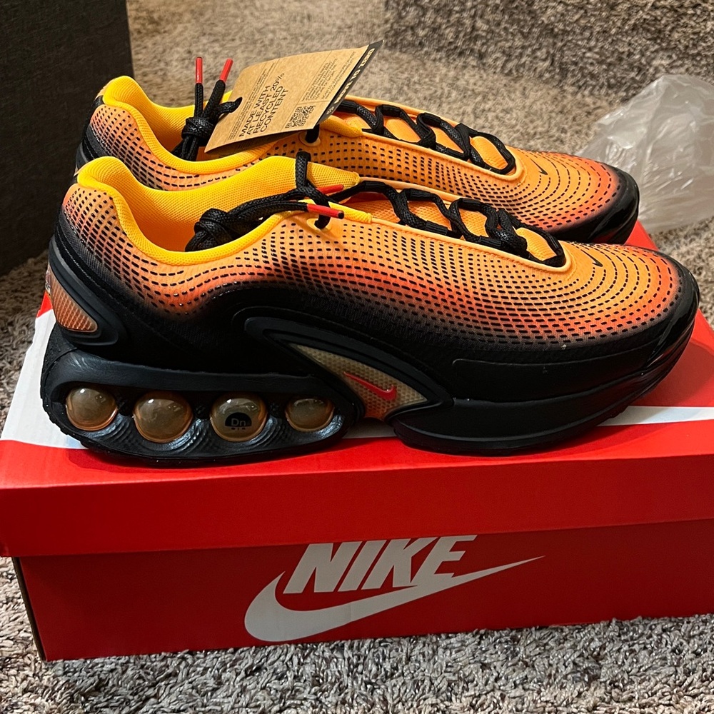 Nike Air Max DN SE Mens Runinng Shoes Laser Orange/Comet Red HM0810 800 (NEW)